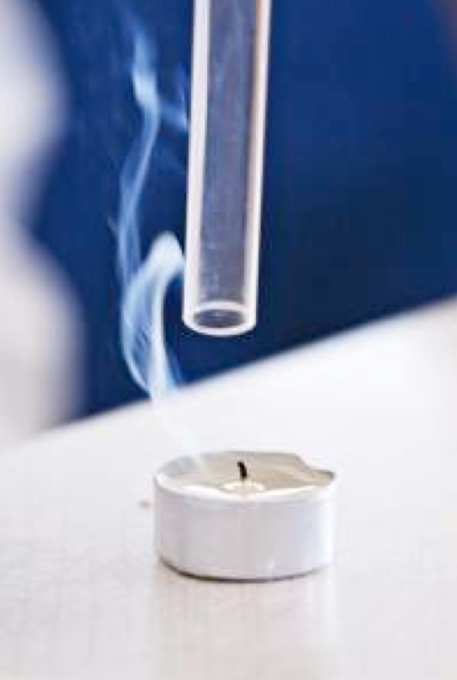 Om man lyckats göra vätgas slår en flamma upp i provrören med ett visslande ljud